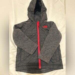 Boys North Face jacket 4T like new excellent condition